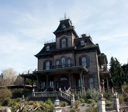 gruselige und dunkle Fahrt Phantom Manor Disneyland Paris Attraktion