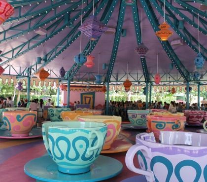  unvergessliches erlebnis mat hatters tea cups disneyland paris anziehung