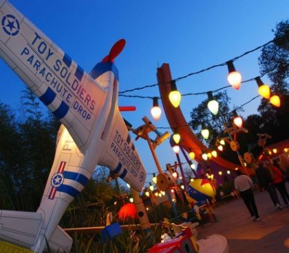 Parachute Drop Toy Story Attraktion