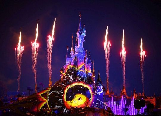 disney illuminations shows und parades disneyland paris