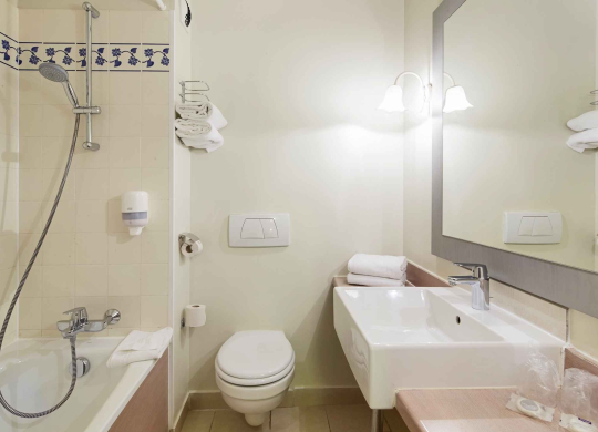 Badezimmer Hotel Campanile Disney